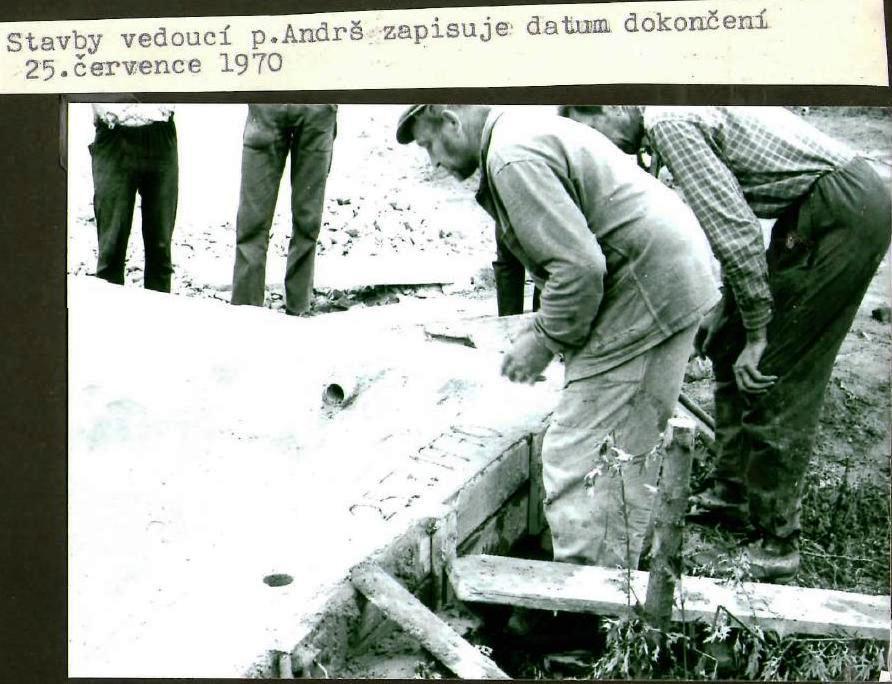 Budování koupaliště - dokončení se zápisem data 25.7.1970. Zápis provádí pan Andrš.